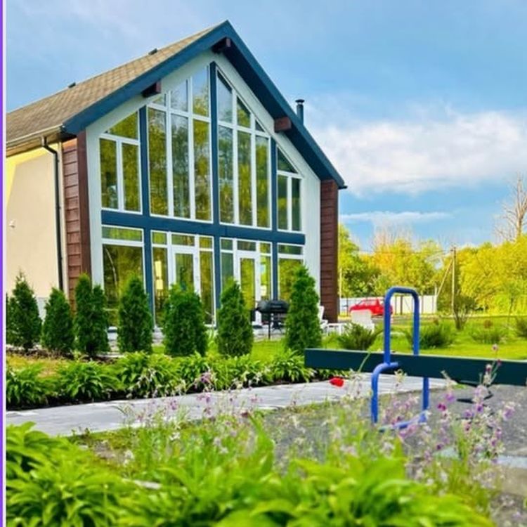 Будинок Tur House на 8-12 осіб, скляний фасад, сад